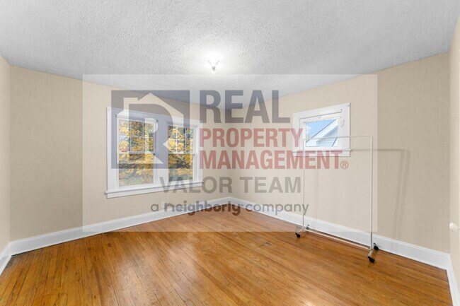 Building Photo - Beautifully maintained 3bd/1.5 bath Coloni...