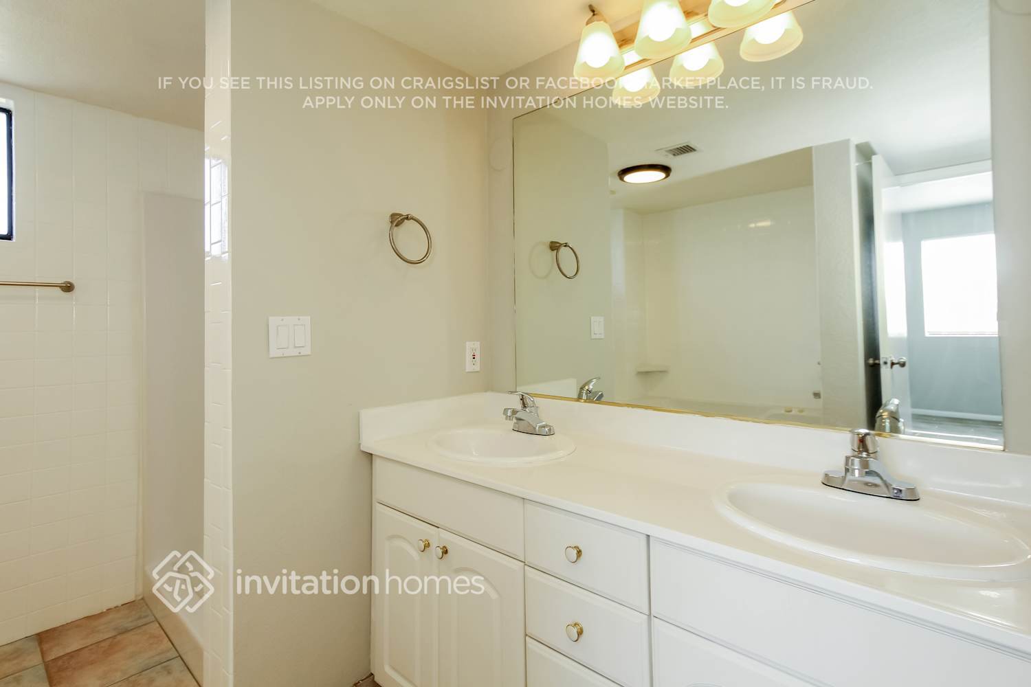 Building Photo - 2254 W Bloomfield Rd