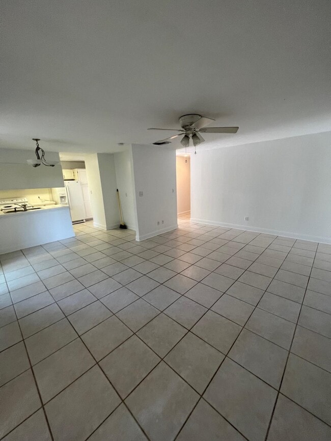 Building Photo - 420 Westwood Dr