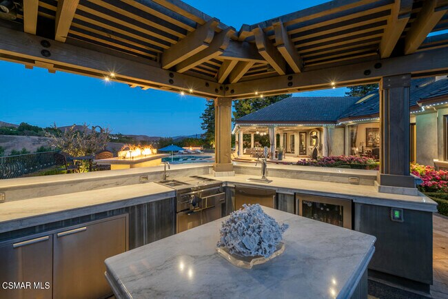 Building Photo - 4358 Cresthaven Dr