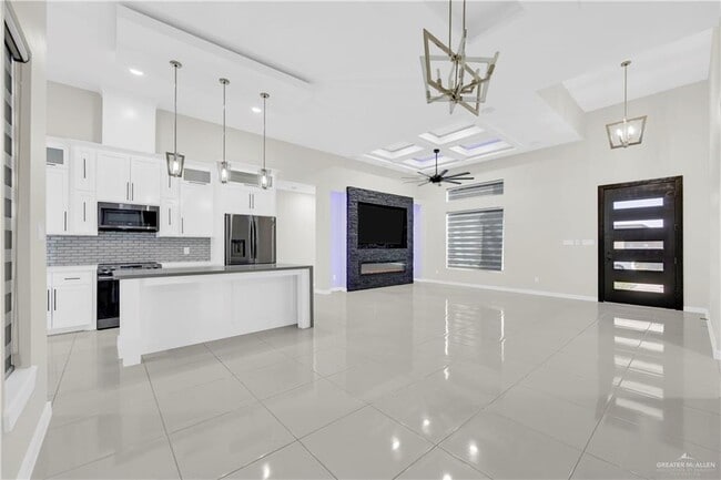 Building Photo - 20 Tierra Escondido