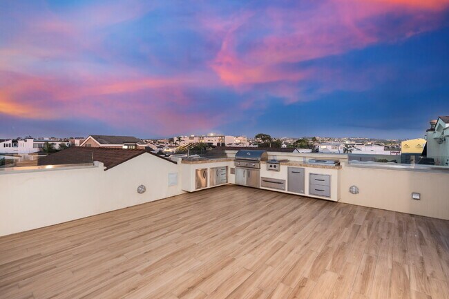 Building Photo - "Coastal Tommy Bahama at 208 East Balboa: Fully Furnished 3-Bed Sanctuary with Rooftop Deck