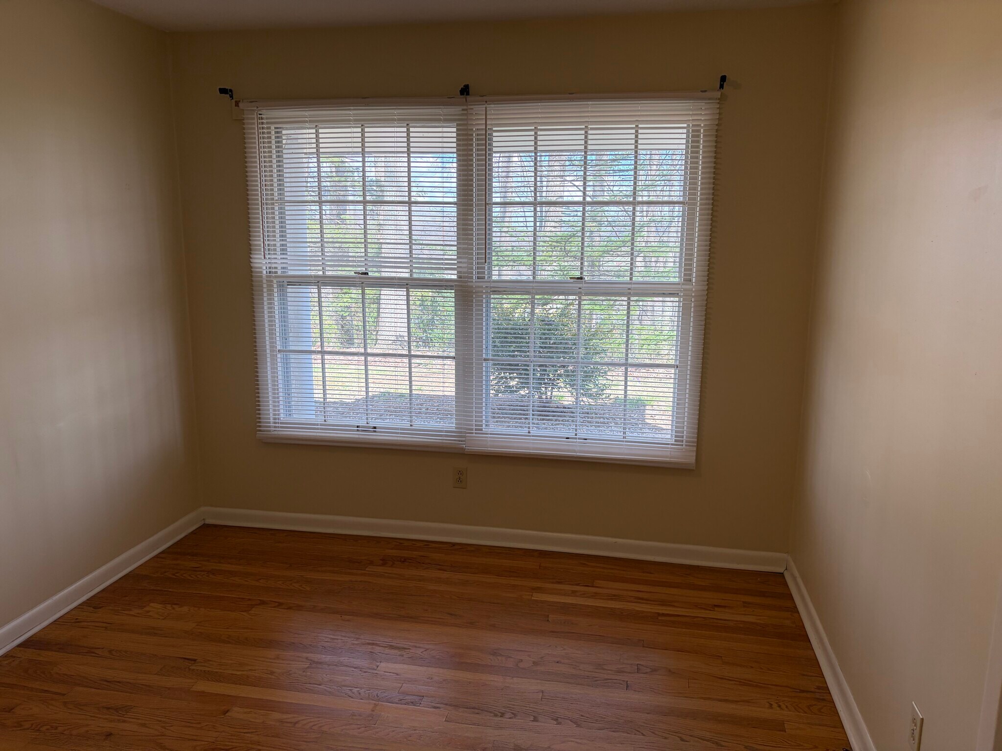 Building Photo - 16348 Woodcliffe Dr