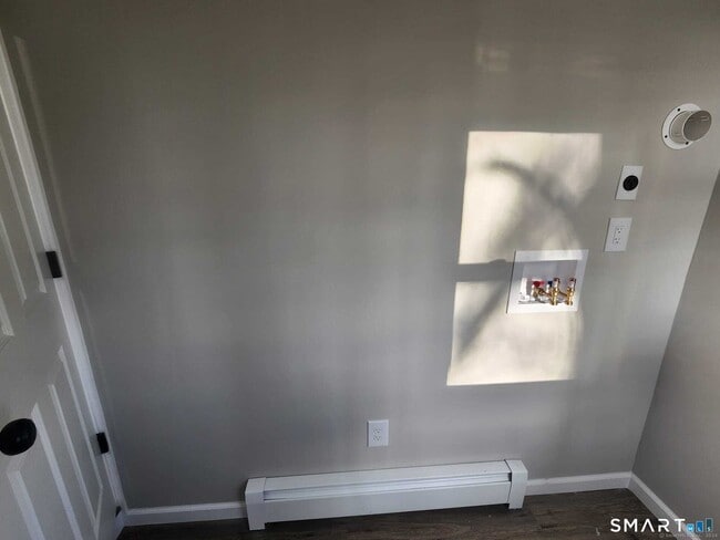 Building Photo - 7 Walnut St