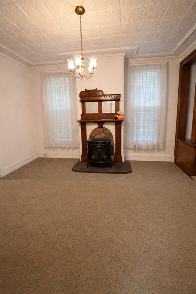 Building Photo - 166 5th Ave