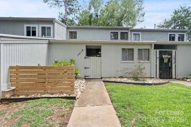 Building Photo - 7916 Horse Chestnut Ln