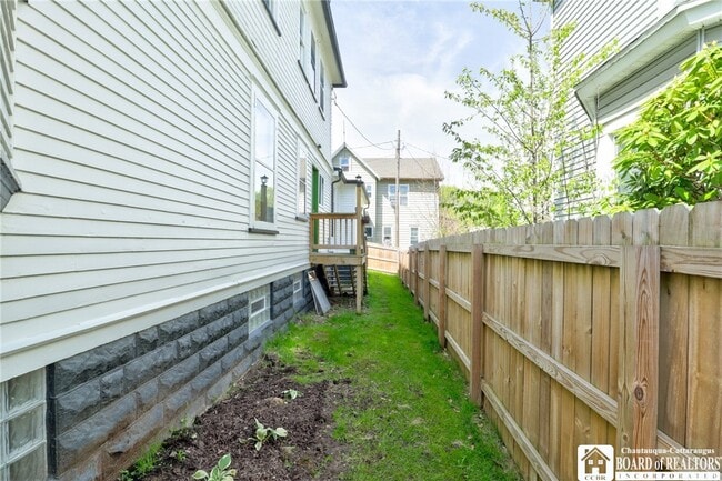 Building Photo - 98 Forest Ave