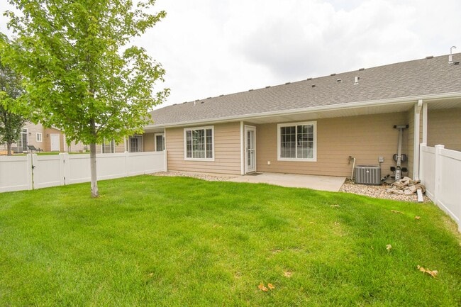 Building Photo - 6010 W Bloomfield Pl