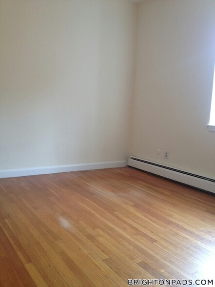 Building Photo - 164 N Beacon St