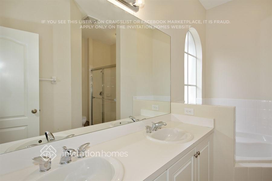 Building Photo - 859 SW 155th Ct