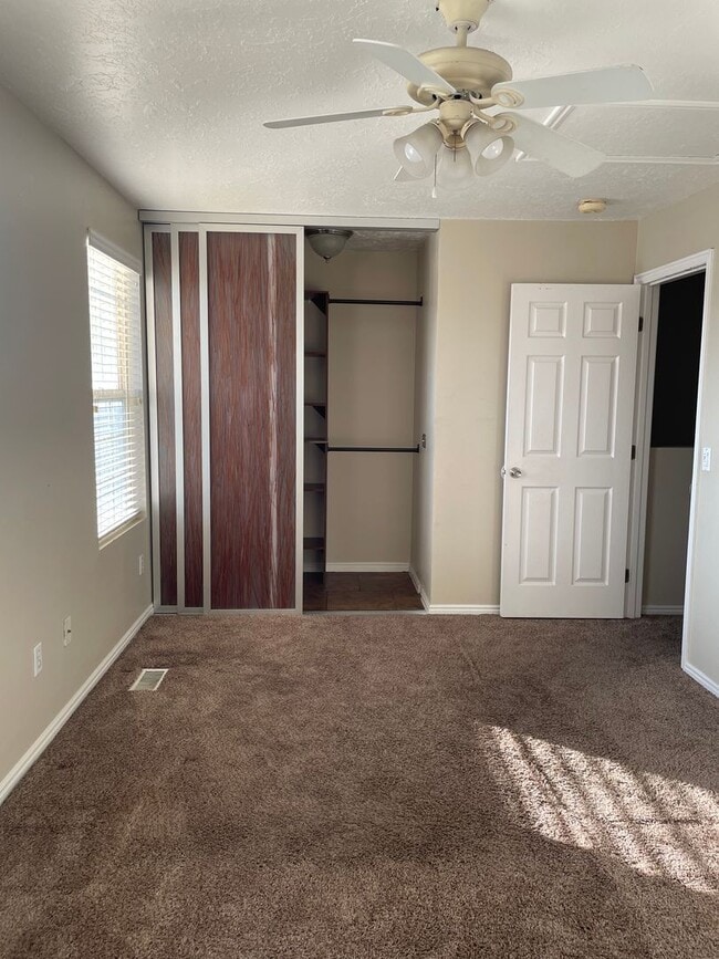 Building Photo - BEAUIFUL TOWNHOME!!!