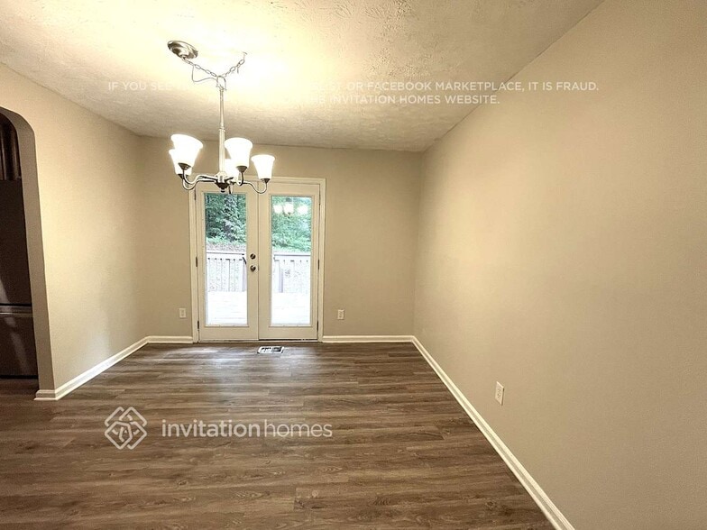 Building Photo - 1398 Yates Ave