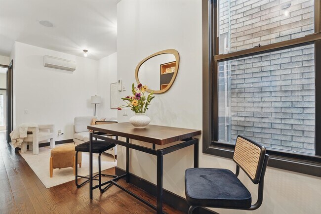 Building Photo - 43 Thorne St