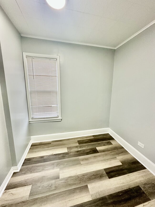 Building Photo - 1917 W 21st St