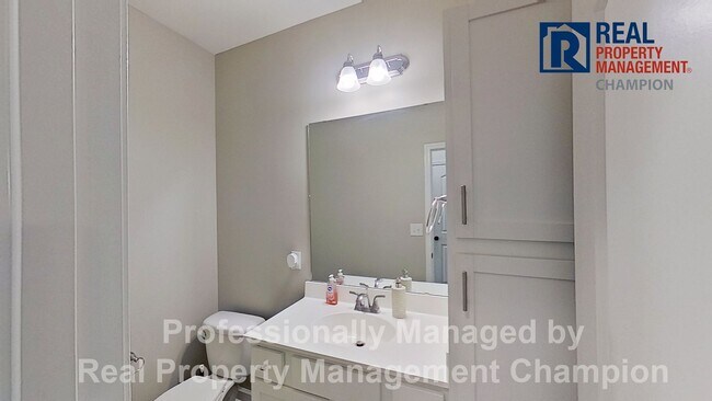 Building Photo - Spacious 3 BD/2.5 BA Home with Office Featuring Open Floorplan