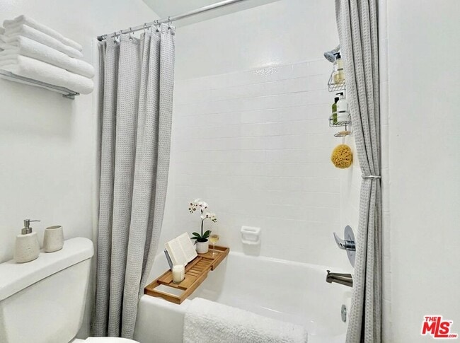 Building Photo - 5805 W 8th St