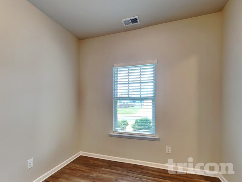 Building Photo - 212 Malbone St SW