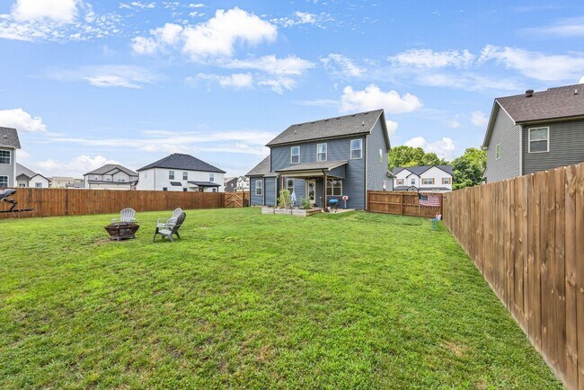 Building Photo - Pet Friendly Three Bedroom!