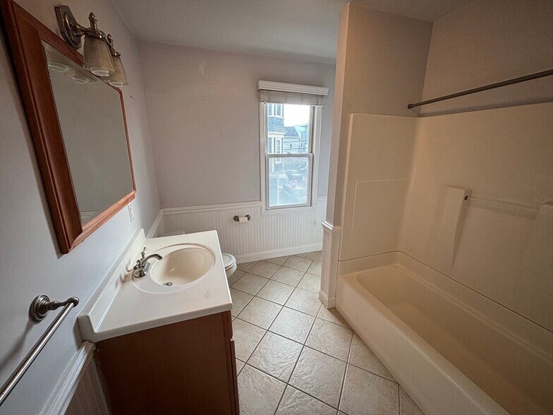 Building Photo - 150 W 9th St