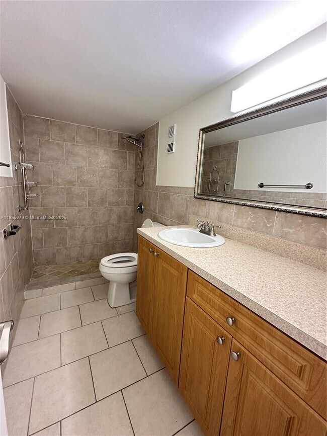 Building Photo - 1555 W 44th Pl
