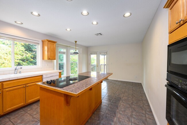 Building Photo - Spacious two-story 5 bedroom home tucked a...