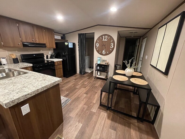Kitchen - 203 Poplar St