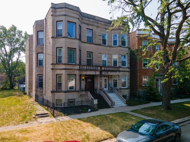 Building Photo - 6136 S Ingleside Ave