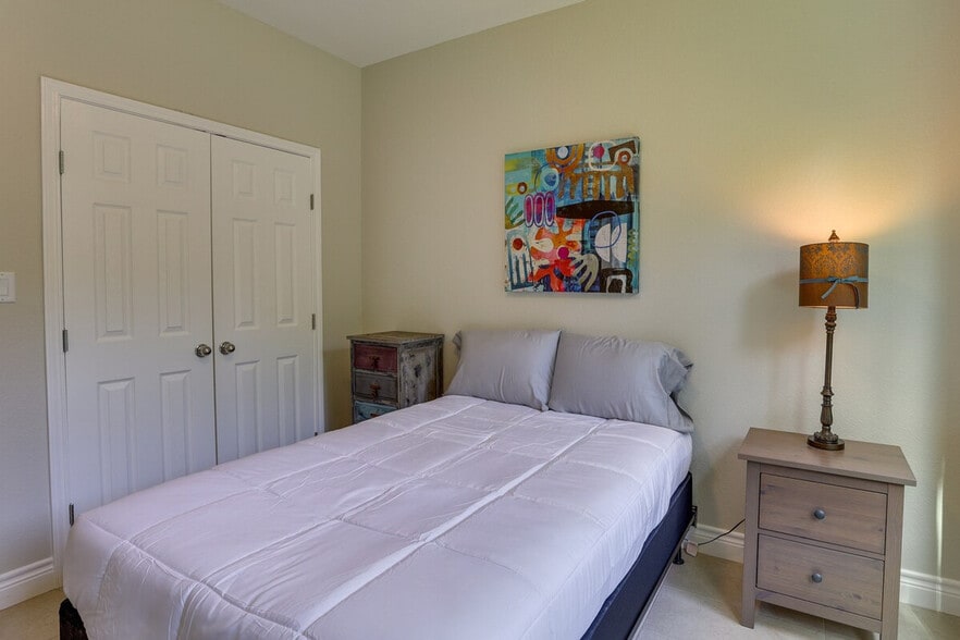 Building Photo - 11931 Lakeview Manor Dr