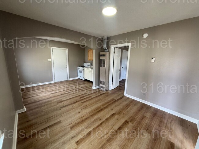 Building Photo - $525 - 1 bedroom / 1 bathroom - duplex