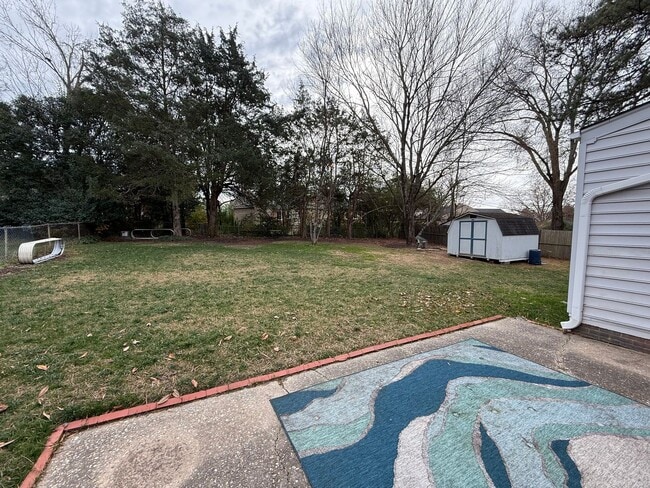 Building Photo - Three Bedroom Two Bath Home in Ridgeview/Parham & Ridge Area. Available in August!
