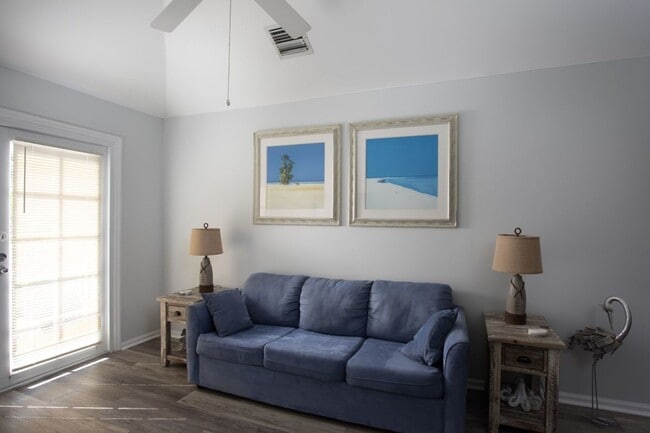 Building Photo - Rare Summer-Fall Rental Opportunity in the...