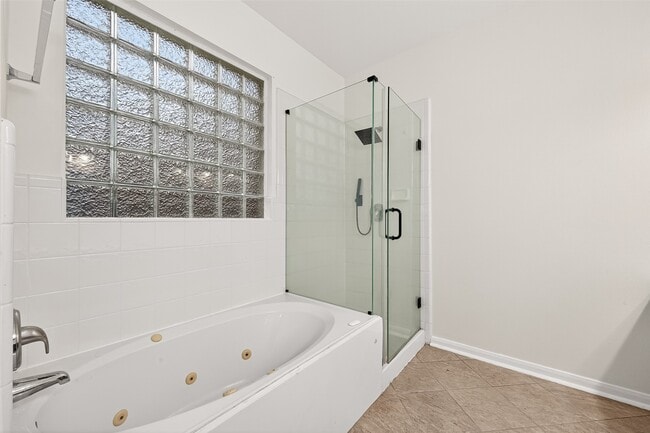 Building Photo - 22303 Naple Hollow Ln