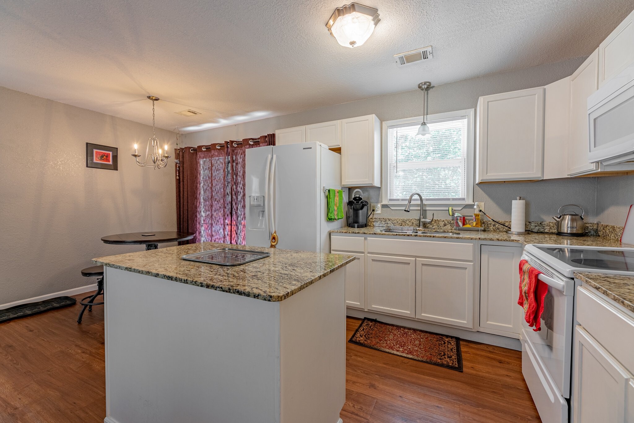 Building Photo - 19 Evesham Ln