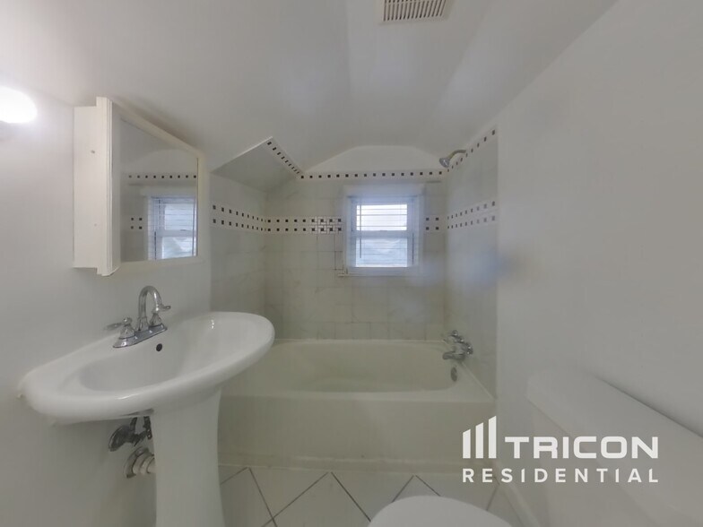 Building Photo - 3300 Maygreen Ave