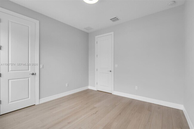 Building Photo - 1595 Evergreen Ter