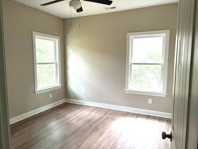 Building Photo - 3 Bedroom 2 Bath Home in Manteo $2200/mo