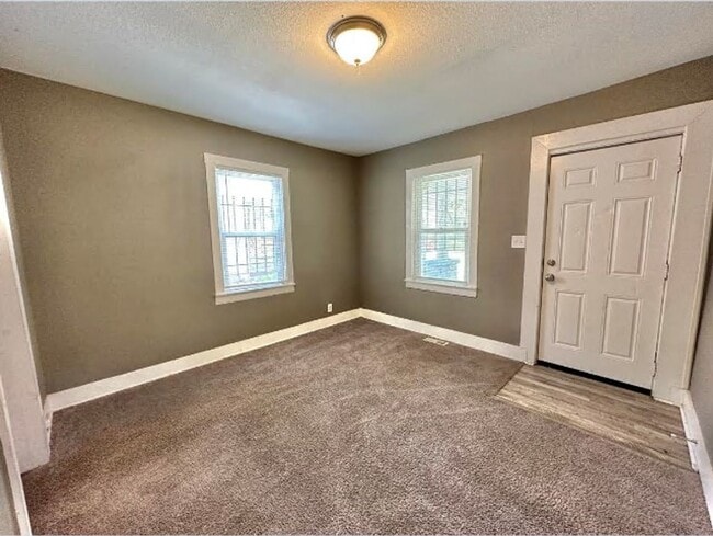 Building Photo - AVAILABLE NOW! HALF OFF 2ND MOTH RENT! 2 B...