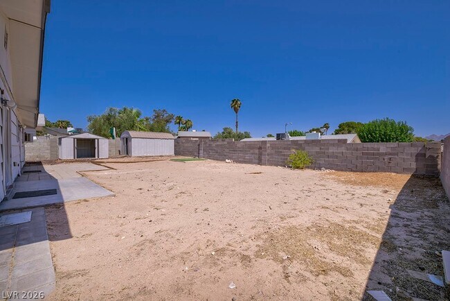 Building Photo - 3990 E Syracuse Dr