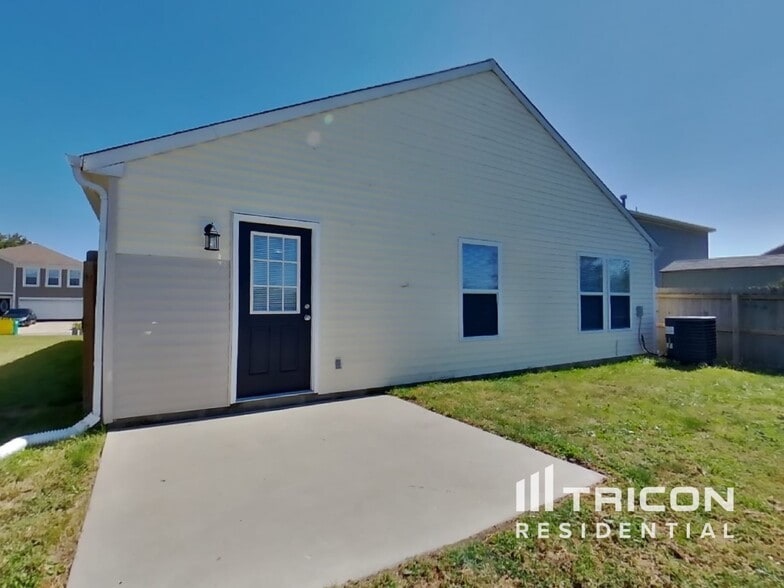 Building Photo - 2604 Woodfield Blvd