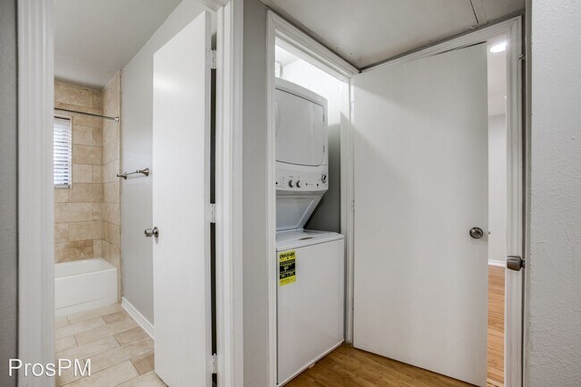 Building Photo - 1 br, 1 bath House - 7525 Holly Hill Drive...