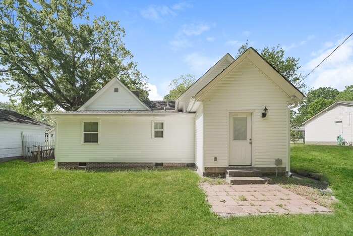 Primary Photo - 205 Marion St