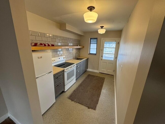 Building Photo - 18 N Huron Ave