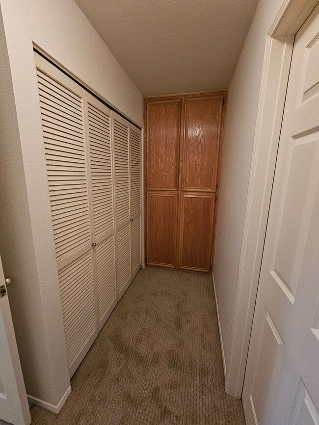 Building Photo - Gated Community~$2,595~ 2 Bed/2.5 Bath End Unit Townhome.
