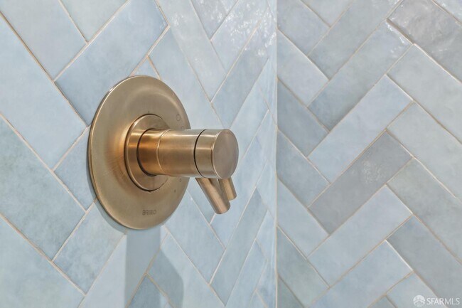 Building Photo - 7 Seymour St