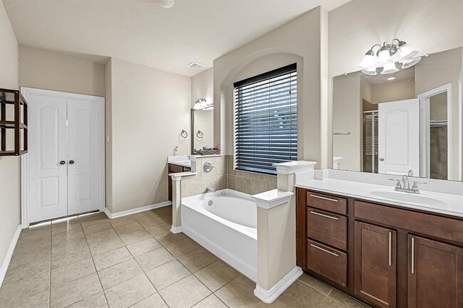 Building Photo - 2414 Snowy Egret Drive