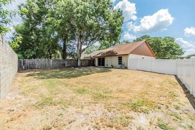 Building Photo - 3302 Laurel Dale Dr