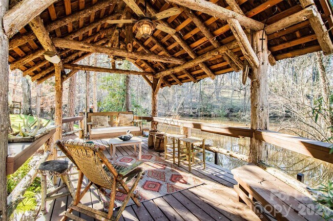 Building Photo - 3911 Lakeside Dr