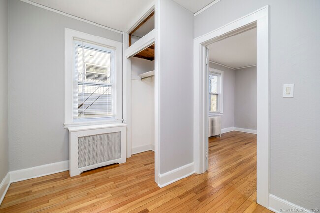 Building Photo - 58 Mayflower Ave