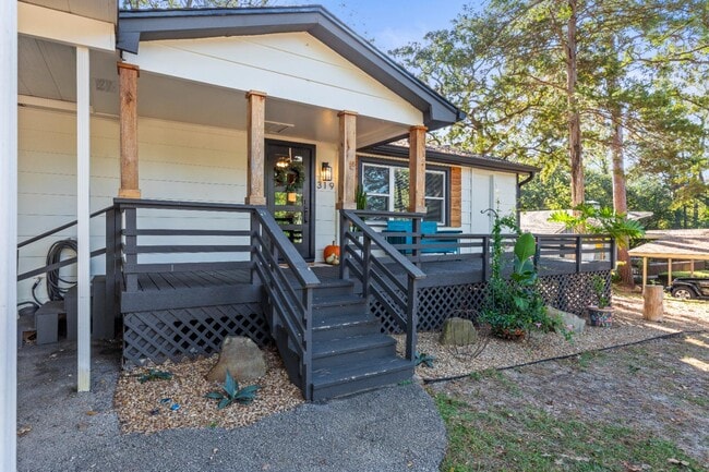 Building Photo - 319 Hideaway Lane Central