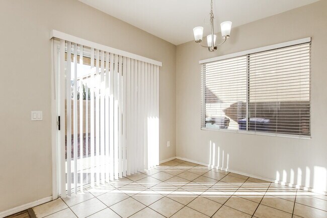 Building Photo - 3905 W Park St